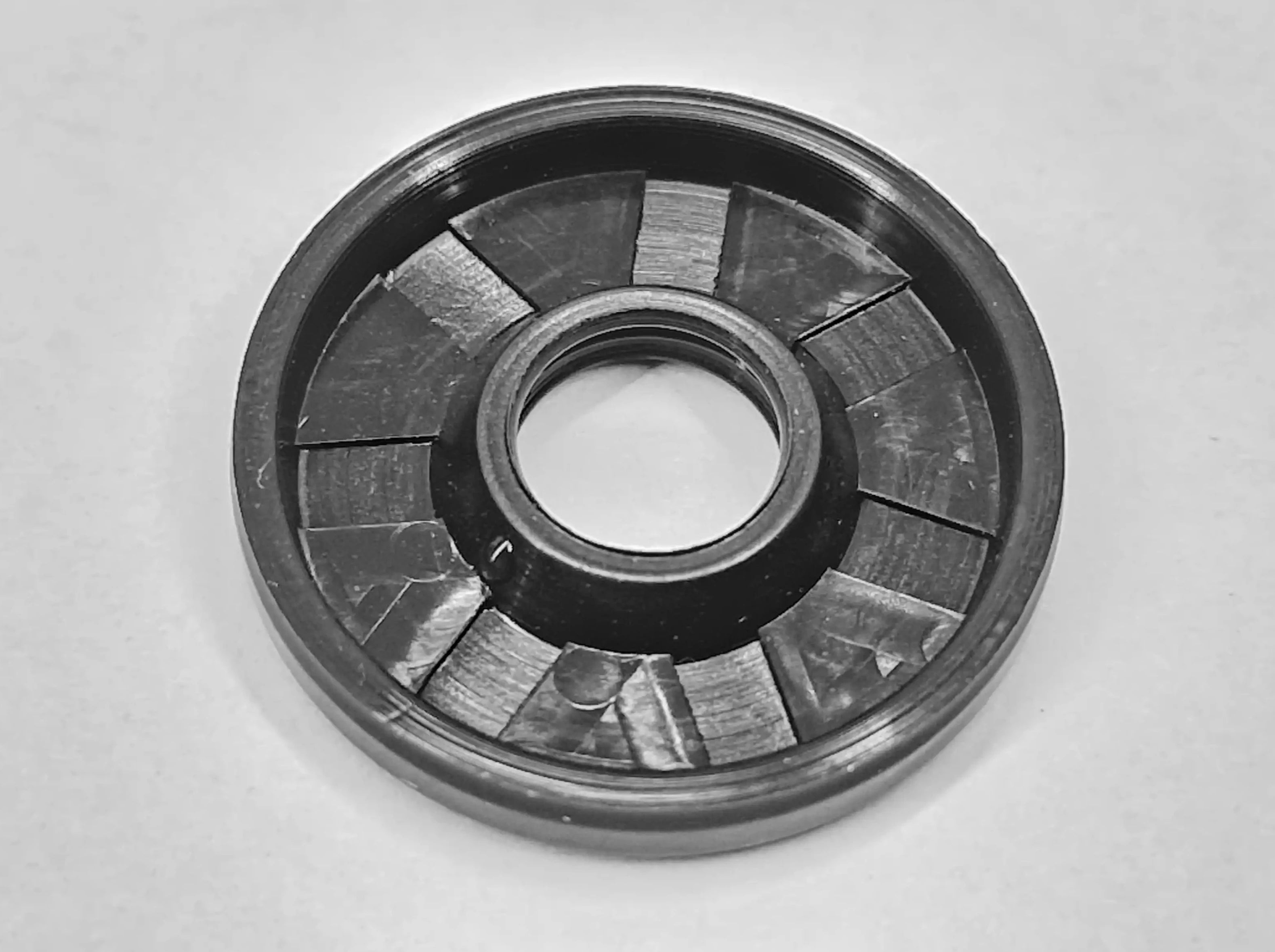 Radiaalinen tiivisterengasmoottorin tiiviste uudempiin Automower-ruohonleikkureihin vuoden 2020 jälkeen. 8X22.5X3 mm