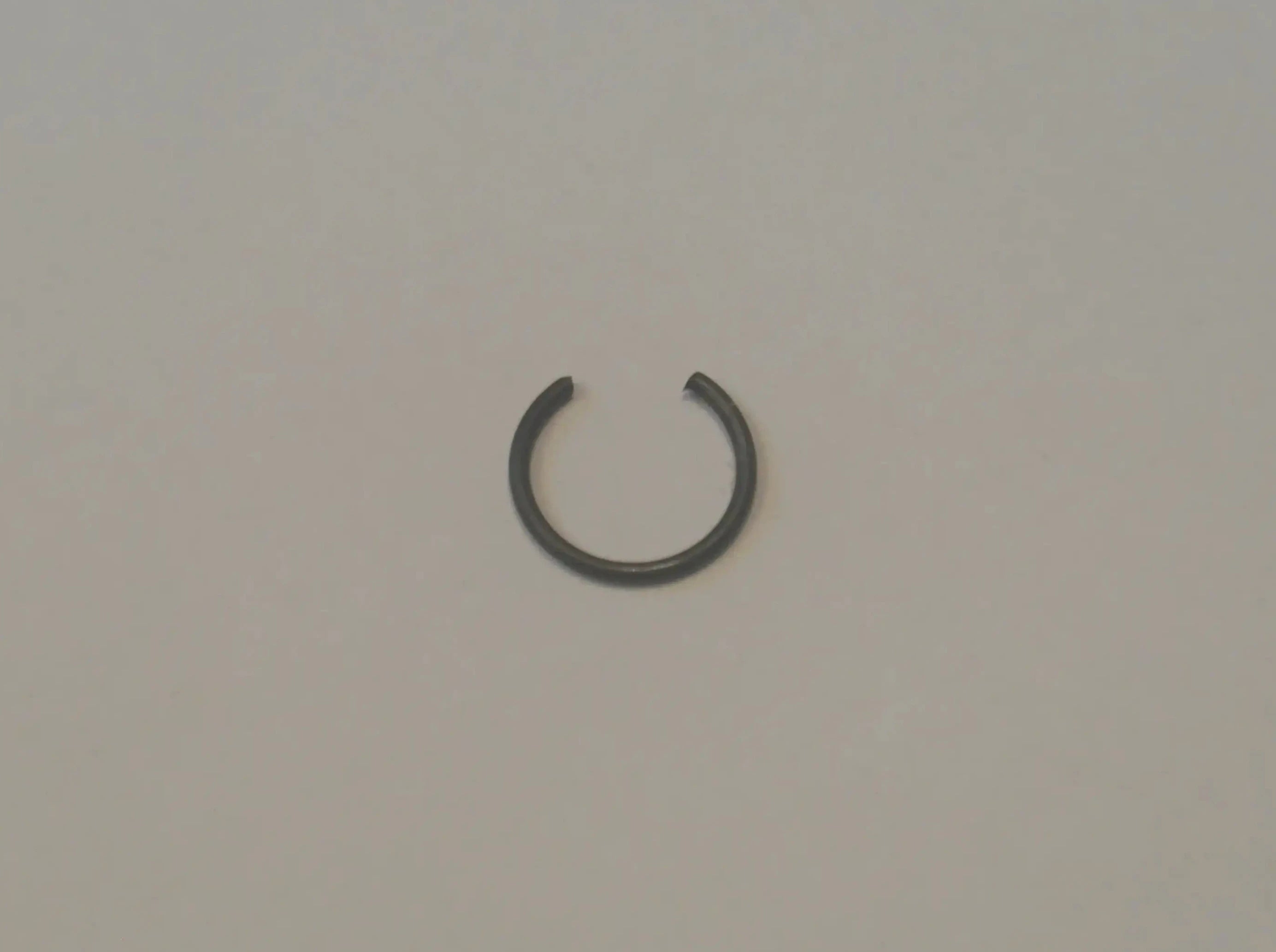 Lukkorengasklipsi pyöränakselille pyöränmoottoreissa 2020 ja uudemmissa