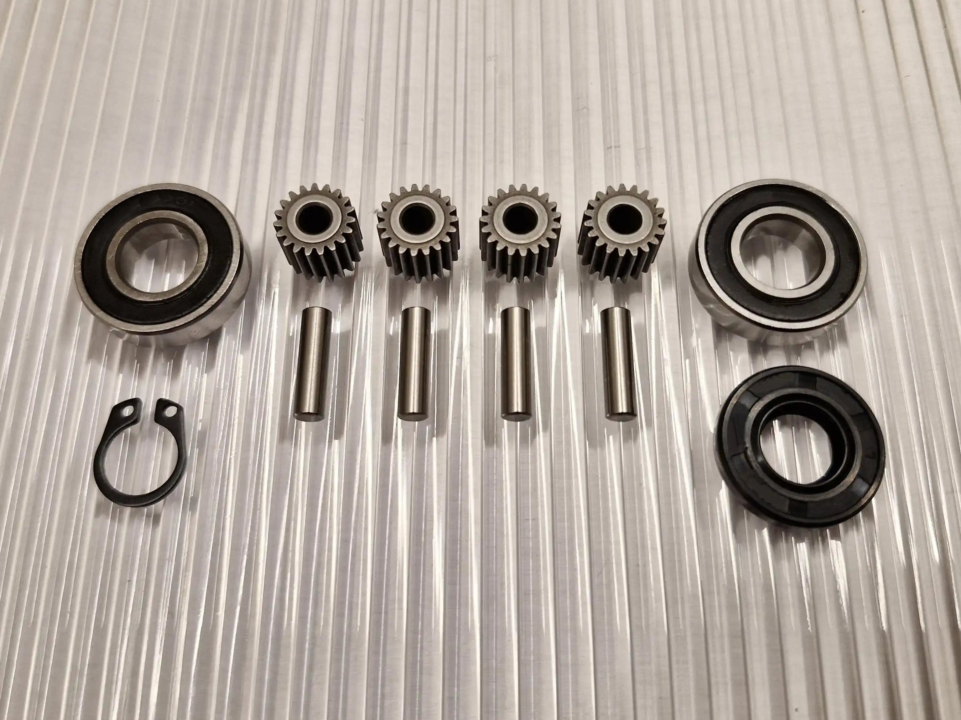 Honda Miimo 3000 4000 pyöränmoottorin korjaussarja uusilla teräksisillä keskirattailla, laakereilla ja tiivisteillä