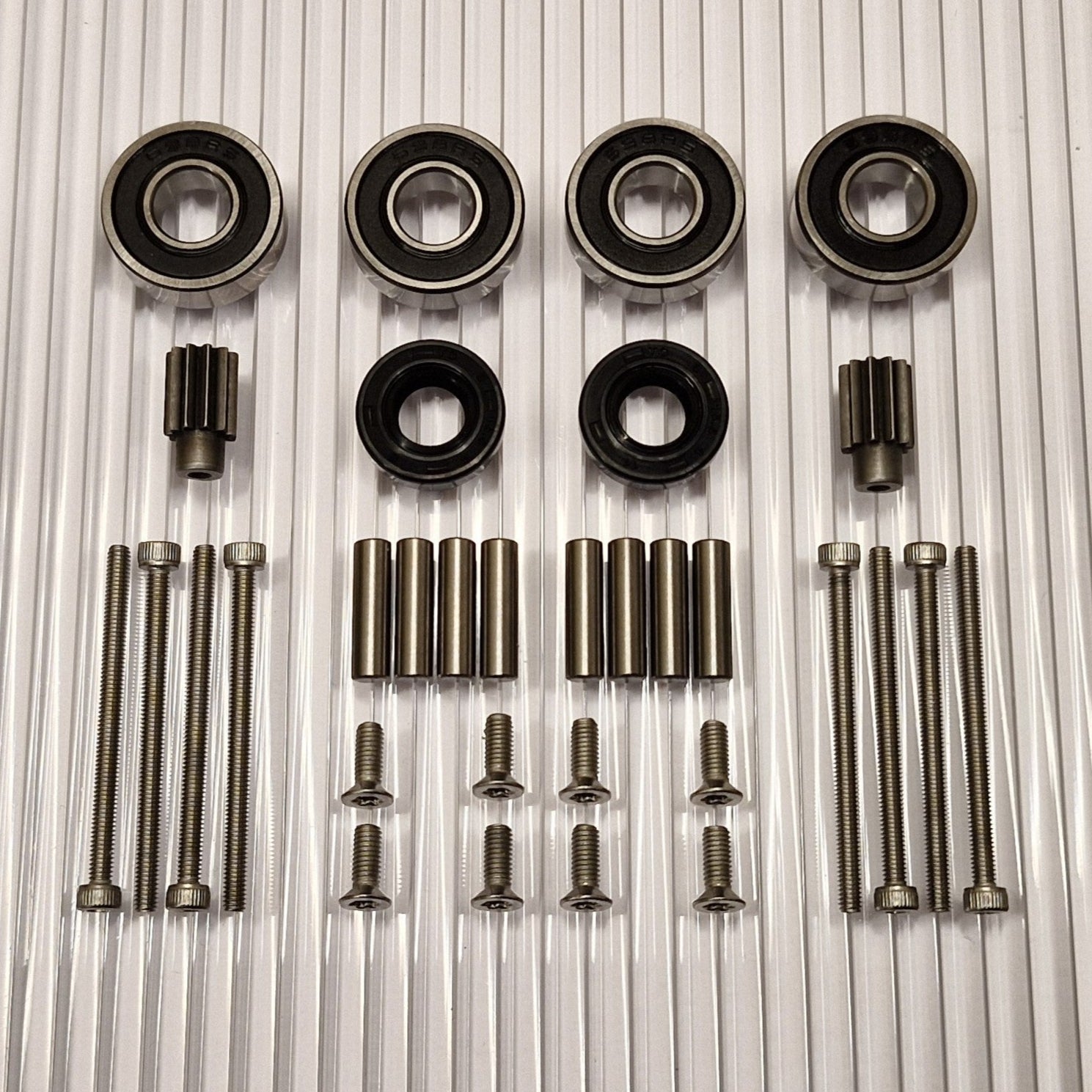 Korjaussarja Husqvarna Automower 320 420 430X 440 450X 520 550 -pyörämoottorille, jossa on 8X planeettapyörää ja tiivisteet. Korjaussarja 320 420 430X 440 450X 520 550 -pyörämoottorille tiivisteineen.