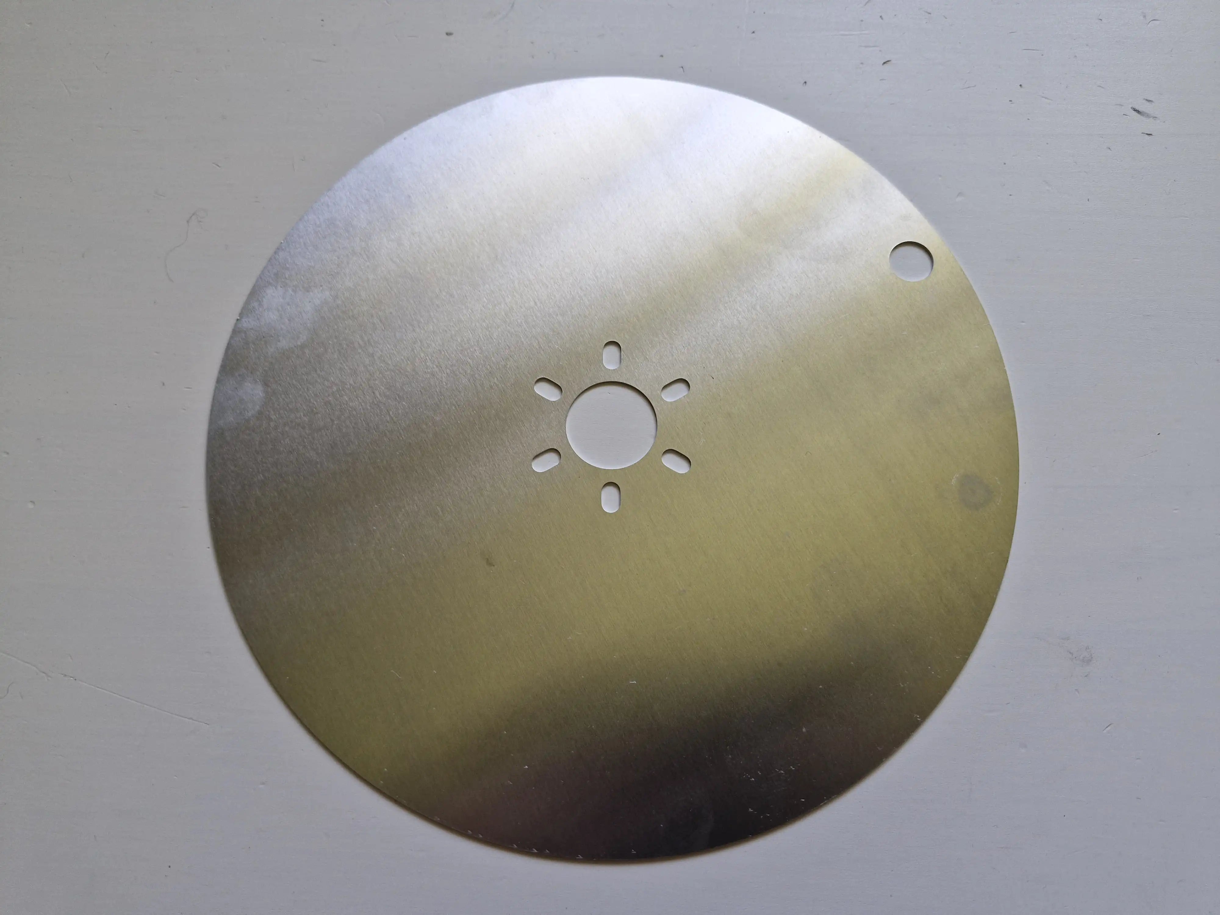 Liukulevy isompaan Husqvarna Automoweriin